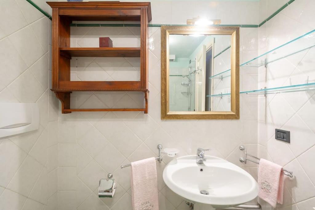 Liberty Veranda W/ Pvt Parking & Garden. Tram Stop * Florencia